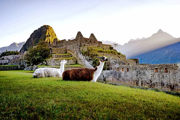 Cultural experiences connected to historical sites in Peru